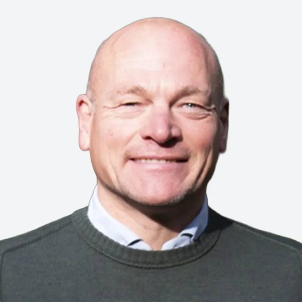 Hidde van der Pol, Associate Partner bij Fenix. Voormalig commercieel directeur en mede-aandeelhouder van Lucas Bols, die sinds 2011 leiders, boardrooms en teams begeleidt in cultuurtransformatie en authentiek leiderschap.
